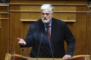 Συνεπιμέλεια: Τα μαζεύει ο Γιάννης Λοβέρδος για τον "κακοποιητή γονιό" - "Ήταν φραστικό λάθος"