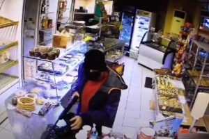 Εφιάλτης στην Αχαΐα: Λήστεψαν και έστειλαν στο νοσοκομείο 27χρονη για 400 ευρώ - εικόνα 2