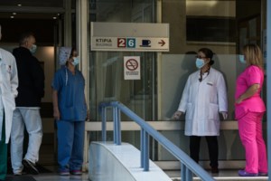 Εξαδάκτυλος: Μόνο για τη Γ΄ Λυκείου να ανοίξουν τα σχολεία - Πώς θα μπορούν οι πολίτες να μετακινηθούν το Πάσχα