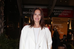 Νόνη Δούνια - Ρία Μουρατίδη: Μαμά και κόρη ποζάρουν μαζί με μίνι φορέματα - εικόνα 4