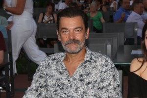 Αντώνης Καφετζόπουλος: Η σπάνια δημόσια εμφάνιση του γιου του, Σπύρου - Ποζάρουν αγκαλιά [εικόνες]