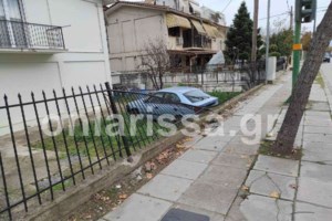 Σοκαριστικό τροχαίο στη Θεσσαλονίκη: Μοτοσικλέτα παρέσυρε και εγκατέλειψε γυναίκα με το εγγονάκι της