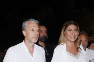 Κατερίνα Παπουτσάκη: Μαυρισμένη θεά σε θεατρική έξοδο - Με πολύ ιδιαίτερο μίνι φόρεμα [εικόνες] - εικόνα 6