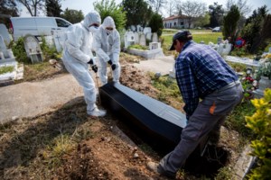 Συγκλονιστικό βίντεο από τη μάχη μέσα στη ΜΕΘ του Ασκληπείου: "Κάνε μια προσπάθεια να βήξεις, μπράβο κυρ Γιώργο" - εικόνα 3