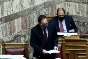 Αγρια κόντρα Ραγκούση - Γεραπετρίτη για τις καταλήψεις και τις μάσκες στα σχολεία