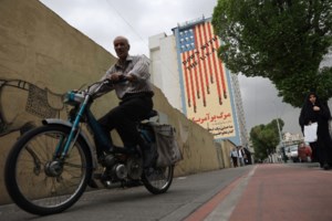 Συνομιλίες ΗΠΑ - Ιράν: Πώς βλέπουν οι δύο πλευρές τις πρώτες επαφές για το πυρηνικό πρόγραμμα της Τεχεράνης