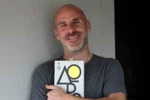 Αποφυλακίστηκε ο συγγραφέας Στέφανος Ξενάκης - Εβαλε δόσεις για τα χρέη και αφέθηκε ελεύθερος - εικόνα 2
