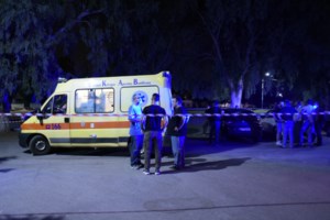 Εικόνα-σοκ στο Κερατσίνι: 19χρονη κοπέλα απείλησε να αυτοκτονήσει (ΦΩΤΟ)