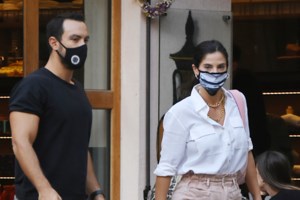 Χριστίνα Μπόμπα – Σάκης Τανιμανίδης: Πώς έχουν αλλάξει το σπίτι τους τα δίδυμα - Παιδική χαρά το σαλόνι τους - εικόνα 5