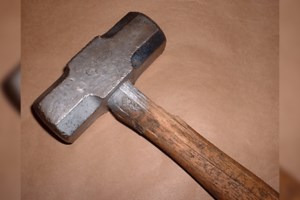 Απίστευτο θράσος: Ξυλοκόπησαν άγρια αστυνομικό που έκανε παρατήρηση για παρκάρισμα - "Νταβατζή θα σε βάλουμε;" [Βίντεο] - εικόνα 2