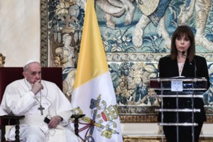 Λέσβος: Συγκίνησε ο Πάπας Φραγκίσκος για τους μετανάστες: ''Όποιος σας φοβάται δεν σας έχει δει στα μάτια'' - εικόνα 3