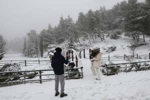 Καιρός: Τσουχτερό κρύο και χειμωνιάτικο σαββατοκύριακο - Πού θα χιονίσει και η παγωνιά που ήρθε για να... μείνει - εικόνα 3