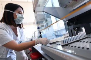 Ευρωπαϊκός Οργανισμός Φαρμάκων: Σε ένα χρόνο και όχι τον Σεπτέμβριο το εμβόλιο για κορονοϊό