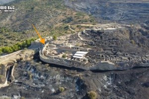 Βίντεο που κόβει την ανάσα: Από ψηλά οι Μυκήνες πριν και μετά τη φωτιά - εικόνα 4