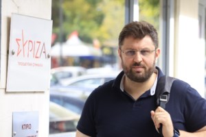 Νίκος Μωραΐτης: Η εκλογή συνέδρων με Κασσελάκη-Μουσολίνι, Όλγα θεά, Στάλιν, Πινοσέτ και Σπίρτζη που βάζει τους σταυρούς