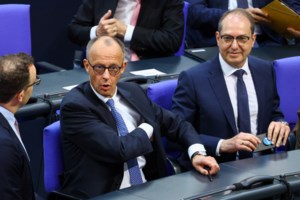 Ανάλυση Deutsche Welle: Το αποτέλεσμα της ψηφοφορίας για τον Μερτς κάνει πολύ δύσκολα τα πράγματα