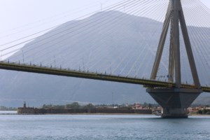 Γέφυρα Ρίου-Αντιρρίου: Εικόνες που κόβουν την ανάσα από τους Γάλλους αλπινιστές που κάνουν εργασίες συντήρησης - εικόνα 5