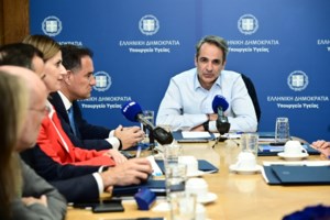 Επίσκεψη Μητσοτάκη στον Ευαγγελισμό: Ενημερώθηκε για το "βραχιολάκι" και τα στάδια εισόδου στο νοσοκομείο [εικόνες] - εικόνα 5