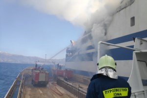 "Euroferry Olympia"- Σε εξέλιξη το άνοιγμα του καταπέλτη: Συνεχίζονται οι έρευνες για τους 3 αγνοούμενους - εικόνα 2
