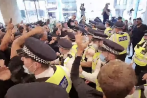 Εμβόλιο Pfizer: Πλήρης έγκριση από τον FDA - Ανοίγει ο δρόμος για την υποχρεωτικότητα του εμβολιασμού