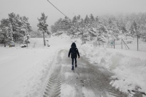 Ο καιρός σήμερα: Βροχές και καταιγίδες στα δυτικά και βόρεια - Παραμένει ψηλά η θερμοκρασία