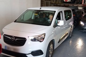 Το είπε και το έκανε: Ο Ανδρέας Λοβέρδος έπαιξε ντραμς με τον Χρήστο Μενιδιάτη σε πανηγύρι στη Φωκίδα [βίντεο]