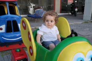 Συγκινητικές στιγμές: Η βόλτα του μικρού Παναγιώτη Ραφαήλ στον Λευκό Πύργο - Ενας μεγάλος μαχητής [βίντεο] - εικόνα 2