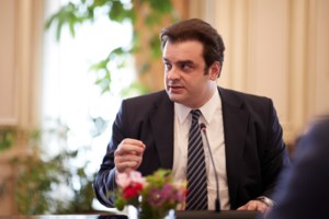 Γεραπετρίτης: Ο Κουφοντίνας επιλέγει να εκβιάσει την Πολιτεία - Πότε ανοίγει σταδιακά η αγορά - εικόνα 3