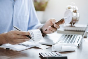 Στα ύψη οι τιμές των ενοικίων για τους φοιτητές: Τους διώχνουν τον Μάιο για να κάνουν τα σπίτια Airbnb - Οι πιο ακριβές περιοχές