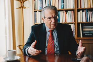 Έξαλλη η Αφροδίτη Μάνου με τον Γιώργο Μπαμπινιώτη: Ακατάλληλος και ατάλαντος που κατέστρεψε την πιο όμορφη γλώσσα του κόσμου