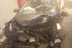 Τροχαίο στην Καλαμάτα: Αυτοκίνητο κατέληξε σε ζαχαροπλαστείο μετά από καραμπόλα [εικόνες]