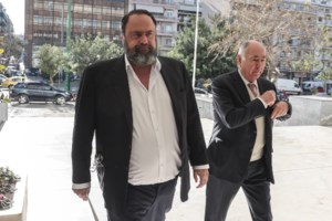 Ειδικό Δικαστήριο: "Έφευγαν τσάντες με χρήματα από το γραφείο για τον ΣΥΡΙΖΑ" - Χείμαρρος η γραμματέας Καλογρίτσα - εικόνα 2