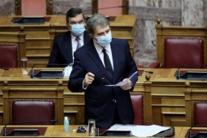 Ο διάλογος Μητσοτάκη με τους συνταξιούχους: "Να ξαναδείτε τα εγγόνια σας, να πάτε στο χωριό σας"