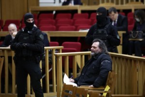 Δίκη Χρυσής Αυγής: Βίαιη προσαγωγή της συντρόφου του Παύλου Φύσσα διέταξε το δικαστήριο - Θα καταθέσει στις 3 Φεβρουαρίου - εικόνα 2