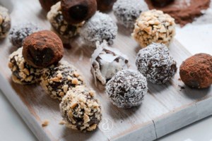 Το απόλυτο φθινοπωρινό κέρασμα: Τρουφάκια μηλοπιτάκια με λευκή σοκολάτα, χωρίς ζάχαρη - εικόνα 3