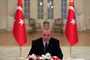 Capital Economics: Οι τουρίστες δύσκολο να πάνε Τουρκία φέτος - Σε δεινή κατάσταση η οικονομία