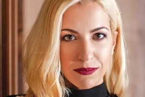 Γιώργος Παπαδάκης: Επεισοδιακή σύνδεση με ρεπόρτερ - "Μήπως ήρθες κατευθείαν από μπαράκι; Πιες έναν καφέ σκέτο" [βίντεο]