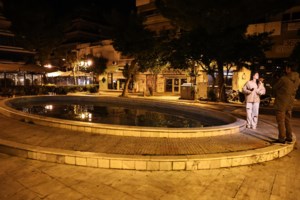 Καλλιθέα: Επί 40 λεπτά έδιναν μάχη οι γιατροί για το κοριτσάκι που έπεσε σε σιντριβάνι - Στον εισαγγελέα οι γονείς του