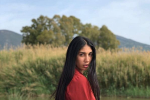 Παρασκευή Κερασιώτη: Η πρώην παίκτρια του GNTM φωτογραφίζεται τόπλες χωρίς ρετούς και φίλτρα - εικόνα 2