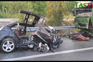 Νέα Μάκρη: Σοβαρό τροχαίο με ανατροπή οχήματος - Έκλεισε ο δρόμος [εικόνες] - εικόνα 2