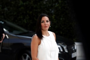 Η εγκυμονούσα Όλγα Κεφαλογιάννη στην επίδειξη του Dior μαζί με τον σύζυγό της - εικόνα 6