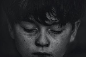 Θεσσαλονίκη: Ελεύθερος με περιοριστικούς όρους ο 66χρονος φυσιοθεραπευτής που εξαπάτησε ασθενείς με σκλήρυνση κατά πλάκας - εικόνα 2