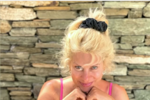 Ελένη Μενεγάκη: Η selfie που "έριξε" το Instagram – Αγουροξυπνημένη, χωρίς ίχνος μακιγιάζ