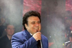 Βασίλης Τερλέγκας: Στο σφυρί το εξοχικό του τραγουδιστή - Πόσο πουλήθηκε η μεζονέτα των 150 τ.μ [βίντεο]