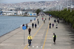 Λαγκαδάς: "Μαύρο νερό" βγάζουν οι βρύσες των σπιτιών στο χωριό Αρετή [βίντεο]