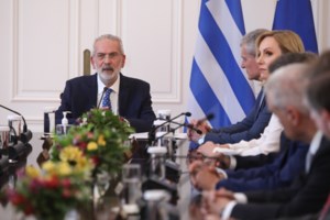 Το Ραδιομέγαρο της ΕΡΤ επισκέφθηκε ο πρωθυπουργός Ιωάννης Σαρμάς [εικόνες] - εικόνα 2