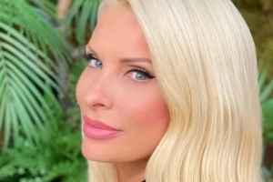 Ελένη Μενεγάκη: Ποζάρει στο σκάφος της με το μαγιό και αναζητά λίγη δροσιά [εικόνες]