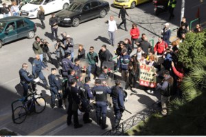 Κολωνός: Τα πρώτα λόγια της 12χρονης όταν έμαθε ότι αθωώθηκε η μητέρα της - "Η πιο ευτυχισμένη μέρα της ζωής μου" - εικόνα 2