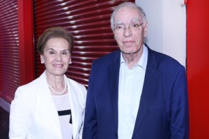 Βασίλης Λεβέντης: Προσπάθεια για αποσωλήνωση - Τα νεότερα για την κατάσταση της υγείας του [Βίντεο]