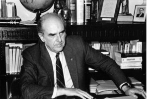 Στα μαύρα η Δήμητρα Λιάνη στο τρισάγιο στον τάφο του Ανδρέα Παπανδρέου [Εικόνες]